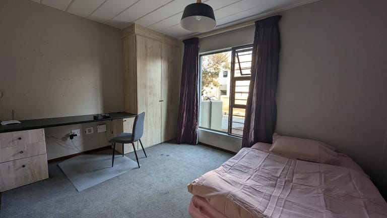 Bedroom with garden view